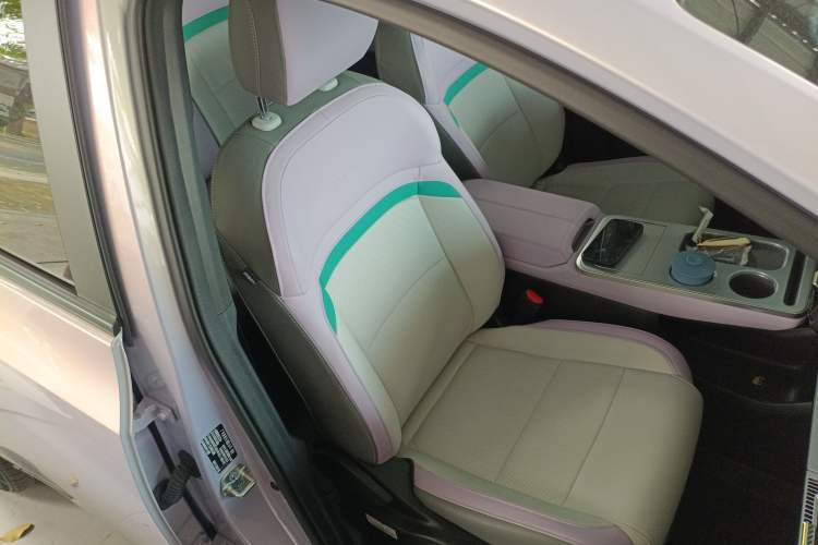 Used AION Y 2022 Plus 70 Smart Edition Right Front Seat