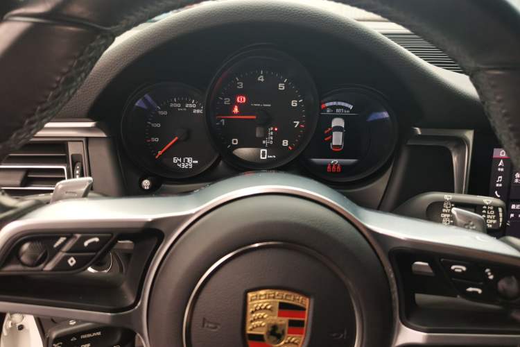Used Porsche Macan 2021 Macan 2.0T Odometer Close Up