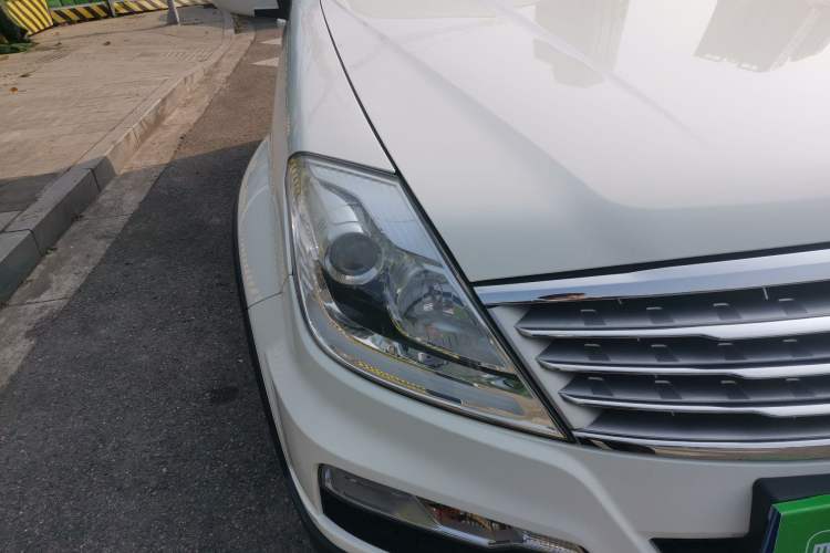 Used SsangYong Rexton W 2014 2.0T Four-Wheel Drive Luxury Navigation Version with 7 Seats