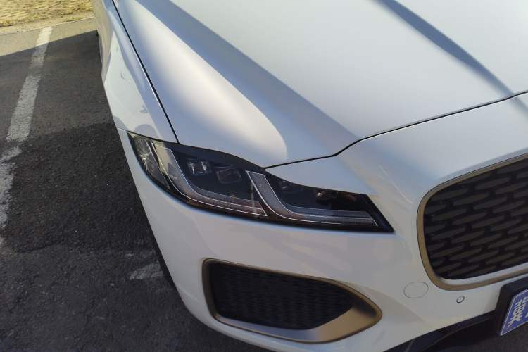 Used Jaguar XFL 2024 2.0T P300 Four-Wheel Drive Flagship Sport Gold Edition Right Front Headlight