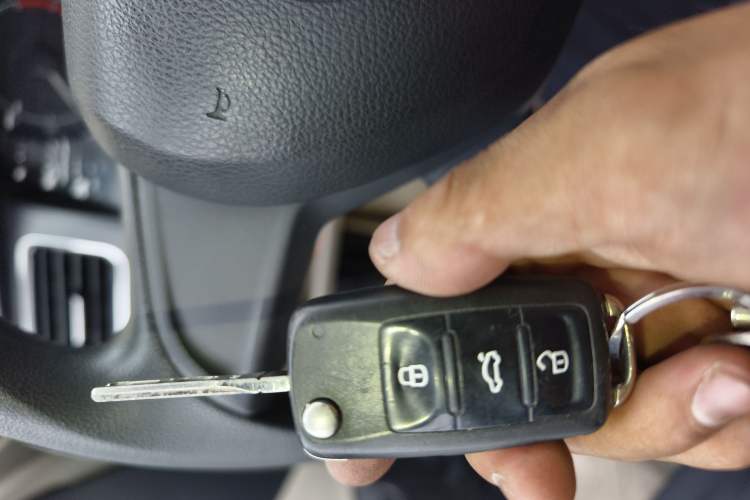 Used Skoda Rapid 2013 1.6L Automatic Smart Selection Model Vehicle Key