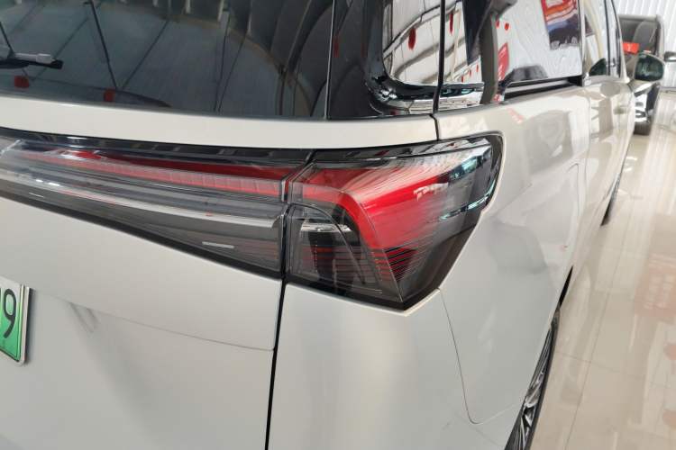 Used Buick GL8 New Energy 2025 Lu Shang Luxury Edition 7-Seater