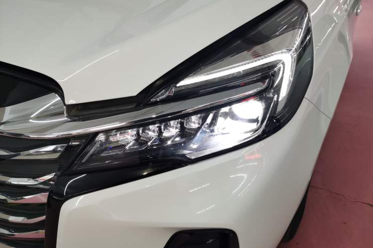 Used Buick GL8 2023 Land Executive Class Deluxe Model
