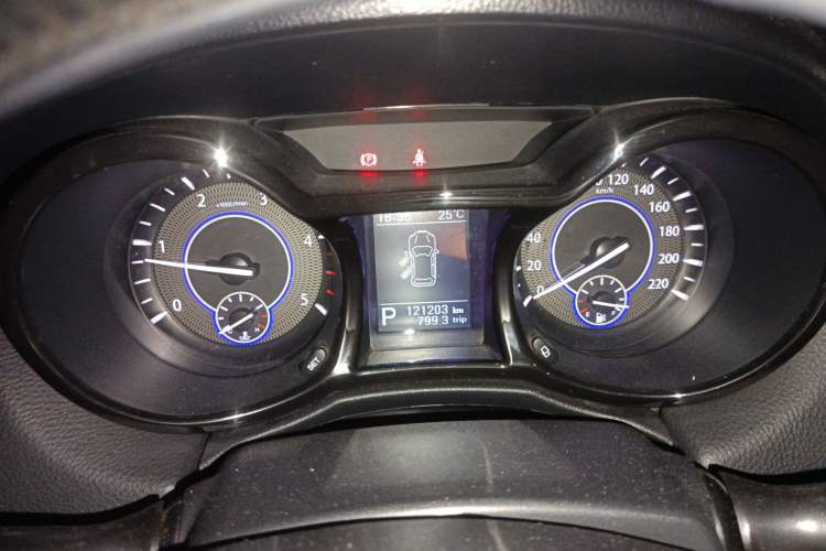 Used JMC Yusheng S350 2013 2.4T Automatic 2WD Diesel Ultra-Luxury 5-Seater