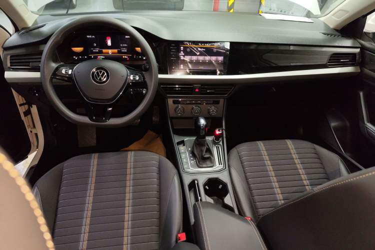 Used Volkswagen Lavida 2021 280TSI DSG Comfort Edition Audio And AC Panel