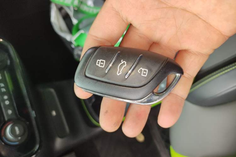 Used Roewe Clever 2021 302 km New Four-Seater Super-Efficient Version Vehicle Key