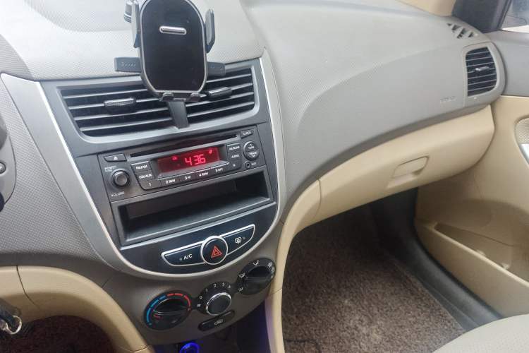 Used Hyundai Verna (older generation) 2010 Sedan 1.4L Manual Comfort GS
