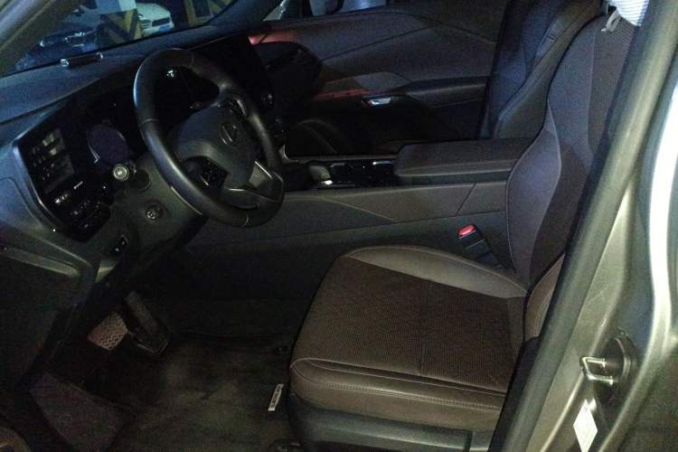 Used Lexus RX 2023 350h Four-Wheel Drive Enjoyment Version Left Front Seat