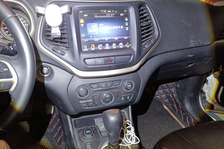 Used Jeep Cherokee 2017 2.4L Professional Smart Edition Audio And AC Panel