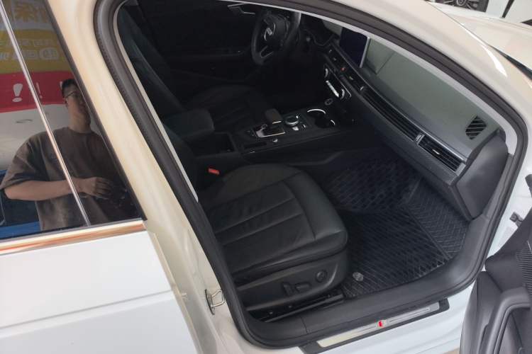 Used Audi A4L 2019 40 TFSI Fashion Version China V