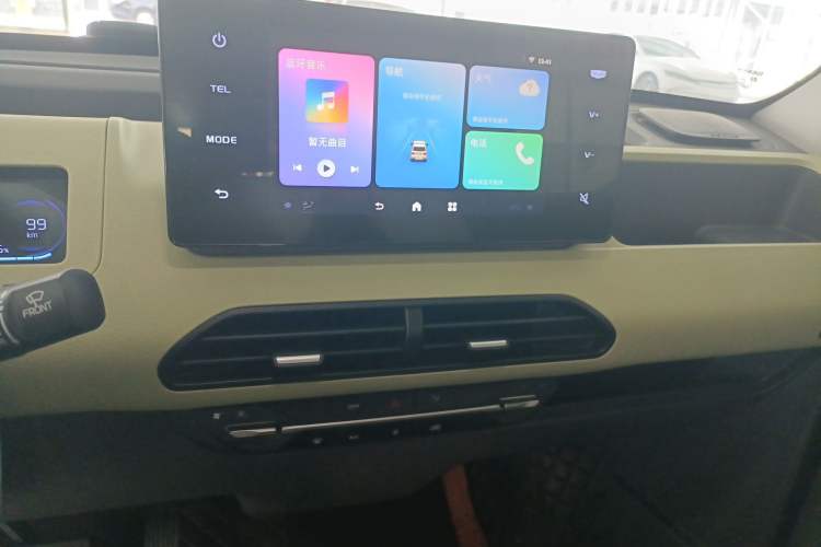 Used Geely Galaxy Panda 2023 Panda Mini 200km Endurance Bear Audio And AC Panel