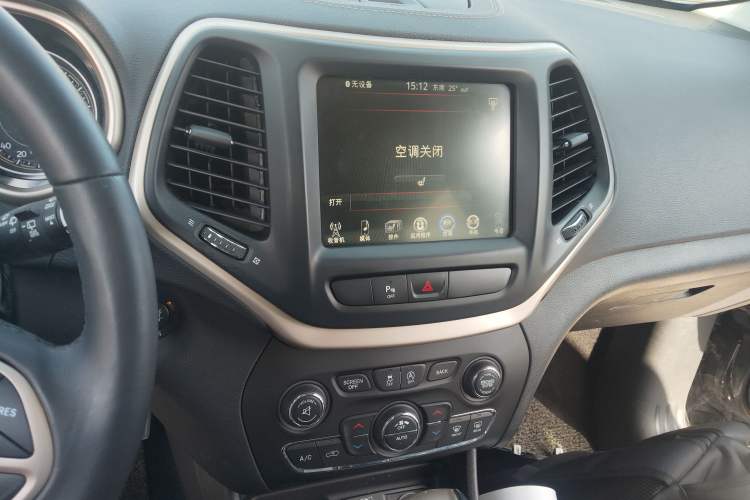 Used Jeep Cherokee 2017 2.0L Superior Edition Audio And AC Panel