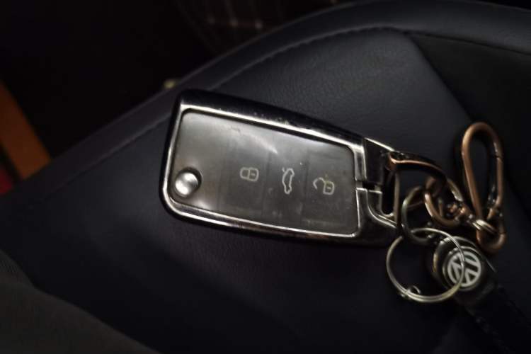 Used Volkswagen Tiguan L 2019 Updated Version 330TSI Automatic Two-Wheel Drive Panoramic Comfort Edition China VI Standard Vehicle Key