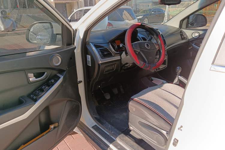 Used SsangYong Korando 2015 2.0L Two-Wheel Drive Manual ZhiZhen Edition Driver Seat