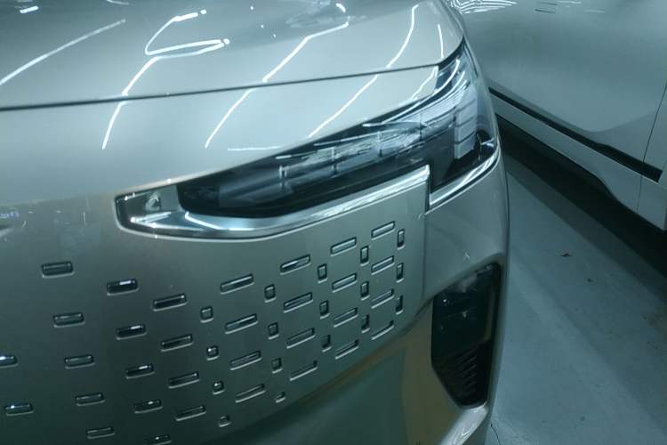 Used Volvo EM90 2025 Ultra Six-Seater