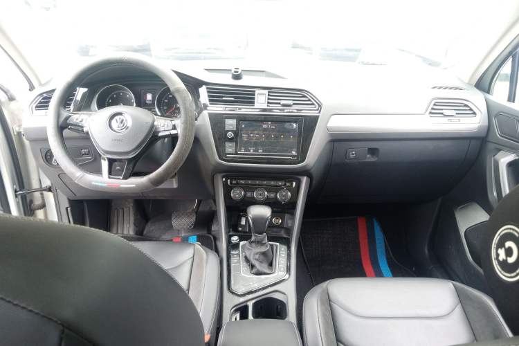 Used Volkswagen Tiguan L 2019 330TSI Automatic Two-Wheel Drive Smart Luxury Version China V Emission Standard
