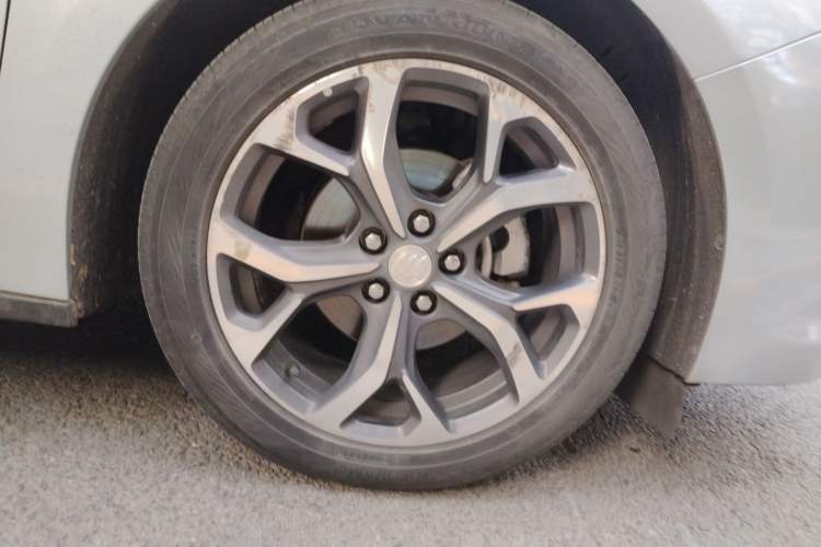 Used Buick VELITE 5 2017 Urban Extended-Range Model Right Front Wheel Hub