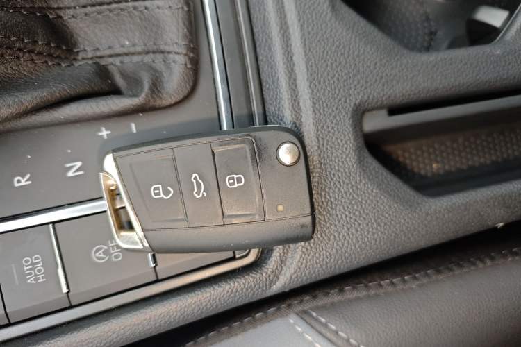 Used Volkswagen Lavida 2024 1.5L Automatic Starry Sky 5 Million Edition Vehicle Key