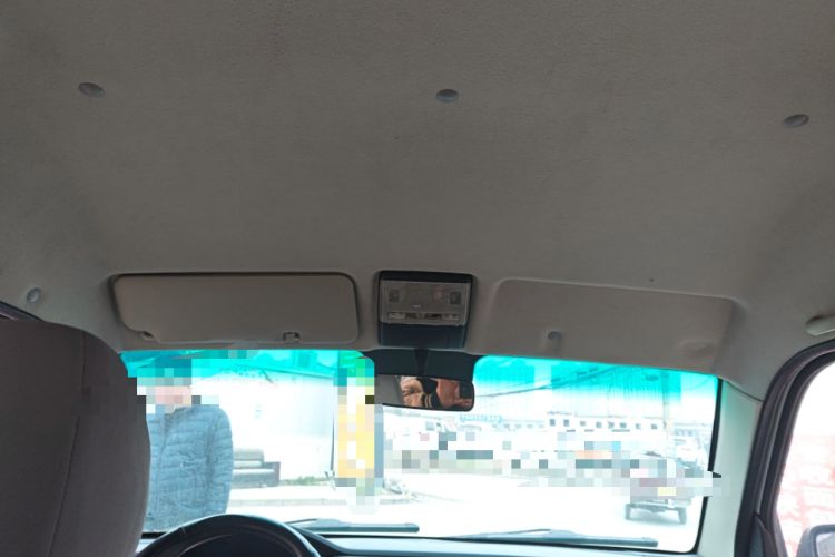 Used Jinbei Hiace X30 2023 1.5L Super-Comfortable Passenger Van 5/6/7-Seater Non-Air-Conditioned Version Model SWC15M
