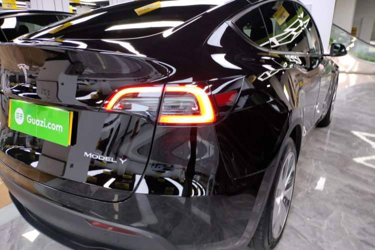 Used Tesla Model Y 2022 Long-Range All-Wheel-Drive Version Right Rear Taillight