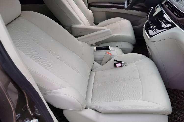 Used Buick GL8 2022 Land Cruiser Executive Class 652T Comfort Model
