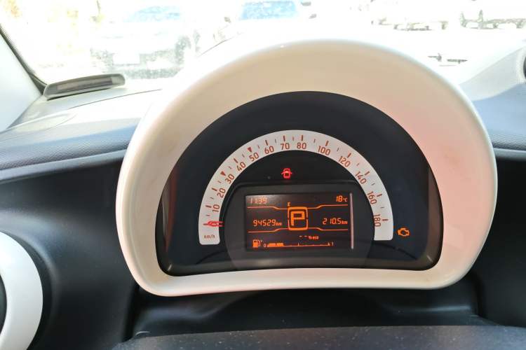 Used smart fortwo 2015 1.0L 52 kW hardtop Dynamic version
