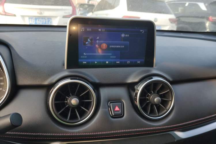 Used Dongfeng Fengon 500 2021 1.5L CVT Enjoyment Model Audio And AC Panel