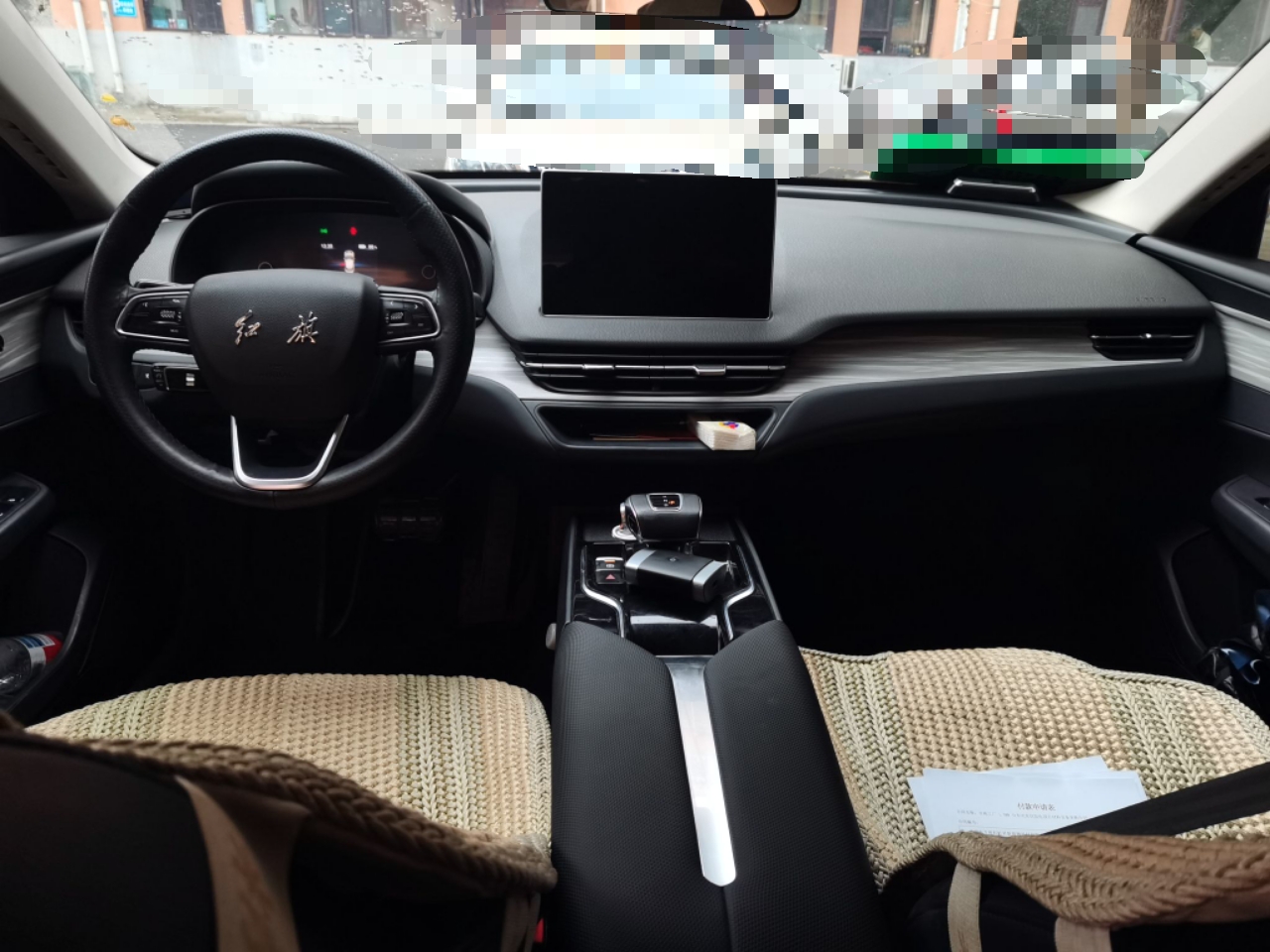 Hongqi E-QM5 2024 610 km PLUS — снимка 9