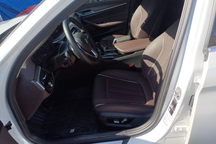 Used BMW 5 Series 2023 530Li Leading Edition Luxury Package Left Front Seat