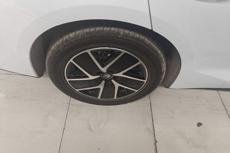 Used BYD Qin L 2024 DM-i 120KM Leading Model Right Rear Wheel Hub