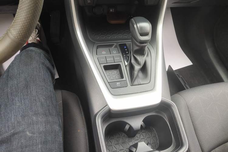 Used Toyota RAV4 2020 Dual-Engine 2.5L E-CVT Two-Wheel Drive Elite Edition Gear Lever