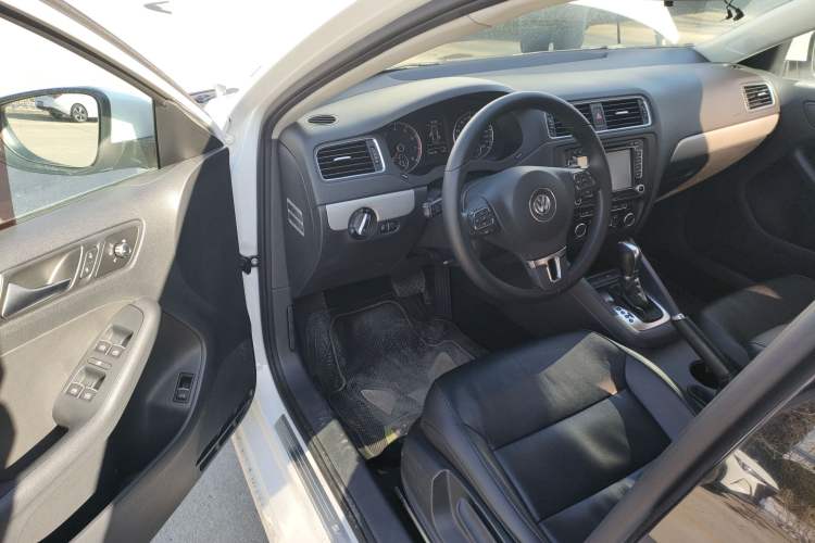 Used Volkswagen Sagitar 2014 Revised Version 1.4TSI Automatic Luxury Edition