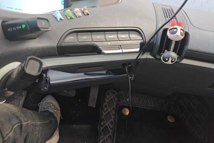 Used Baojun KiWi EV 2021 Designer Ternary Lithium Audio And AC Panel