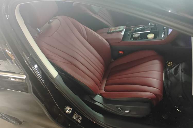 Used Hongqi H5 PHEV 2025 170 Super Hybrid Version Right Front Seat