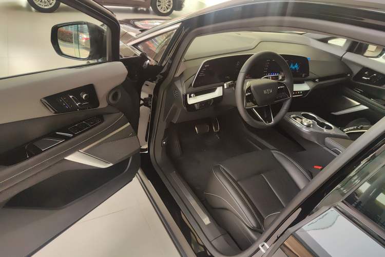 Used Cadillac OPTIQ 2024 Standard Range Version
