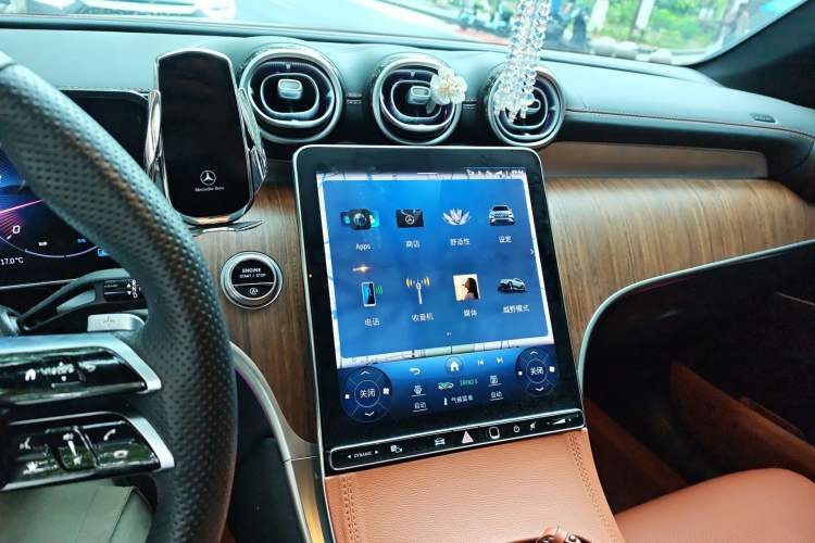 Used Mercedes-Benz GLC 2023 Refreshed GLC 300 L 4MATIC Dynamic Version 7-Seater Audio And AC Panel