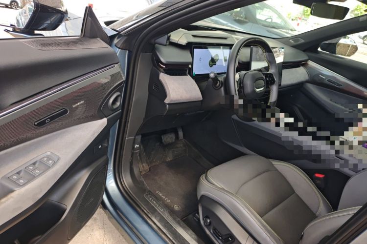 Used Lynk & Co 08 EM-P 2025 220 km All-Wheel-Drive Performance Halo