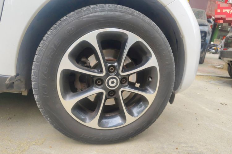 Used smart forfour 2016 1.0L 52 kW Passion Edition Right Front Wheel Hub