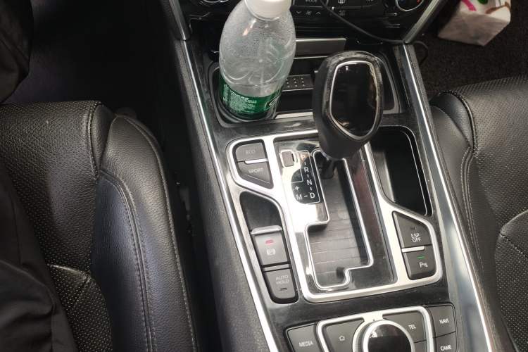 Used Geely Auto Emgrand GT 2015 1.8T Premium Model Gear Lever