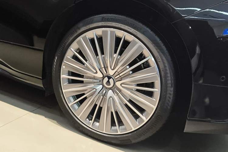 Used Denza Z9 2024 1100 km All-Wheel-Drive Ultra Version