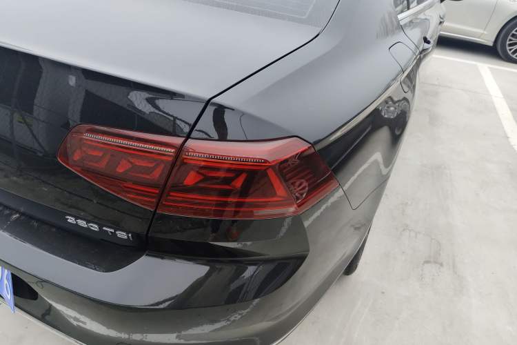 Used Volkswagen Magotan 2026 30 Million Vehicles Selected Model 380TSI DSG Luxury Edition Right Rear Taillight