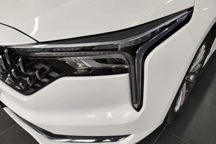 Used Bestune B70 2022 Third Generation 1.5T Automatic Enjoyment Version Left Front Headlight