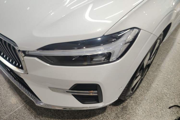 Used Volvo XC60 New Energy 2024 T8 Plug-in Hybrid Long-Range All-Wheel Drive Smart Luxury Edition Left Front Headlight