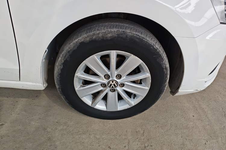 Used Volkswagen Jetta 2017 1.5L Automatic Fashion Model Right Front Wheel Hub