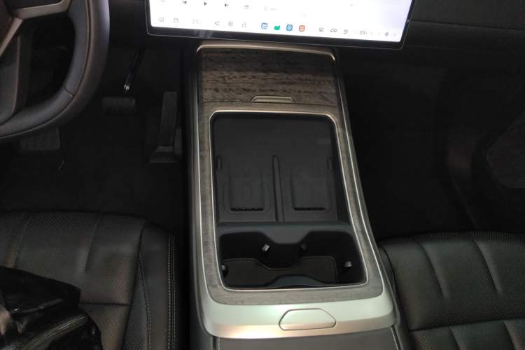 Used ONVO Luxeed L90 2025 Model—Ultra Six-Seater Version
