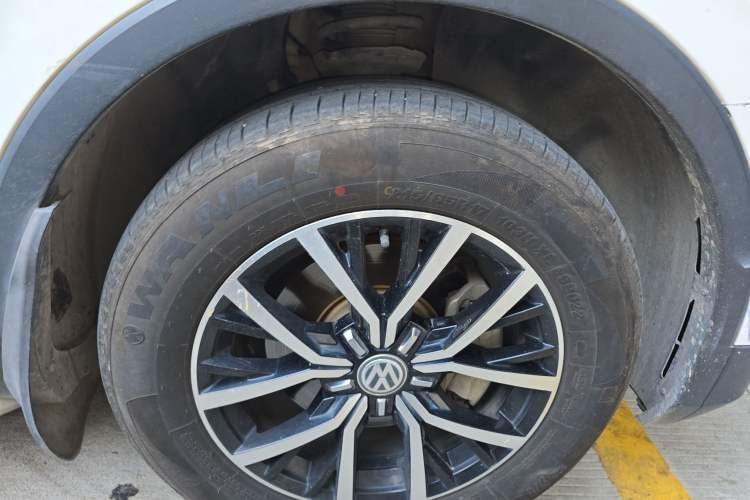 Used Volkswagen Tiguan L 2017 330TSI Automatic Two-Wheel Drive Luxury Edition Right Front Wheel Hub