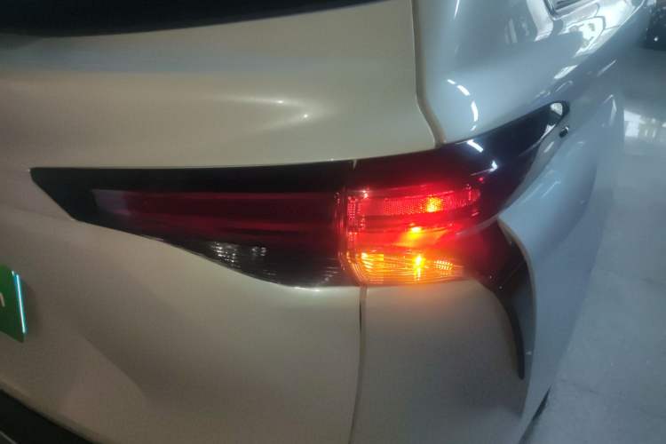 Used Toyota Granvia 2024 2.5L Hybrid Prestige ULTRA Edition
