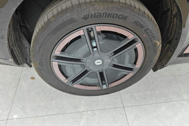 Used Xiaomi Auto YU7 2025 Ultra-Long Range All-Wheel Drive Pro Version
