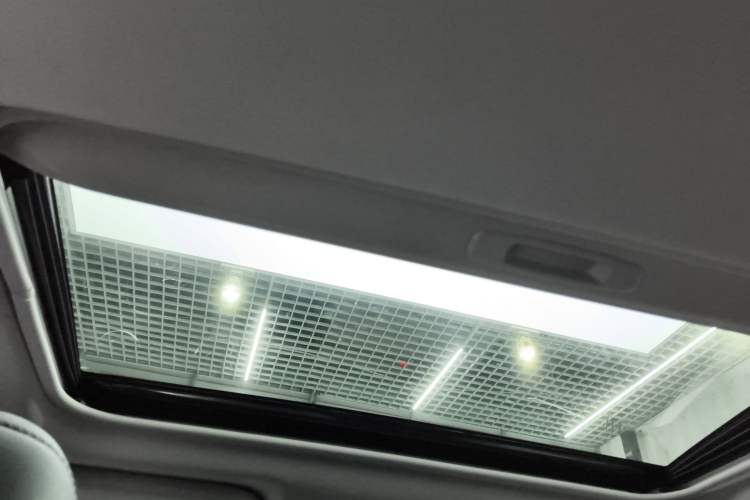 Used Toyota Camry 2023 2.0G Luxury Edition Headliner