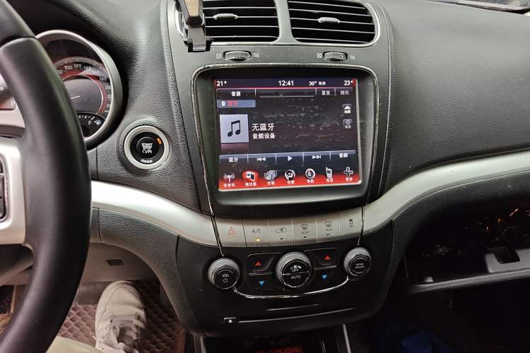 Used Dodge Journey 2013 2.4L Two-Wheel Drive Luxury Version